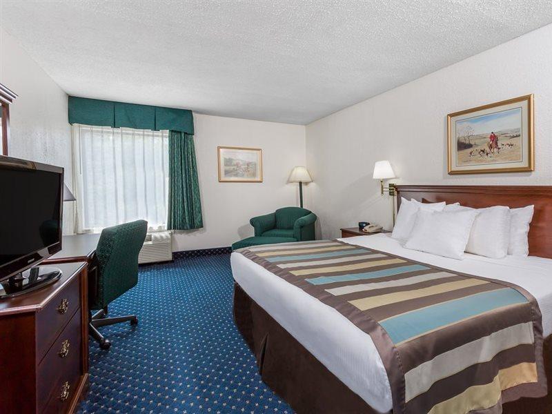 Baymont By Wyndham Greensboro/Coliseum Экстерьер фото