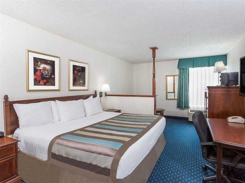 Baymont By Wyndham Greensboro/Coliseum Экстерьер фото