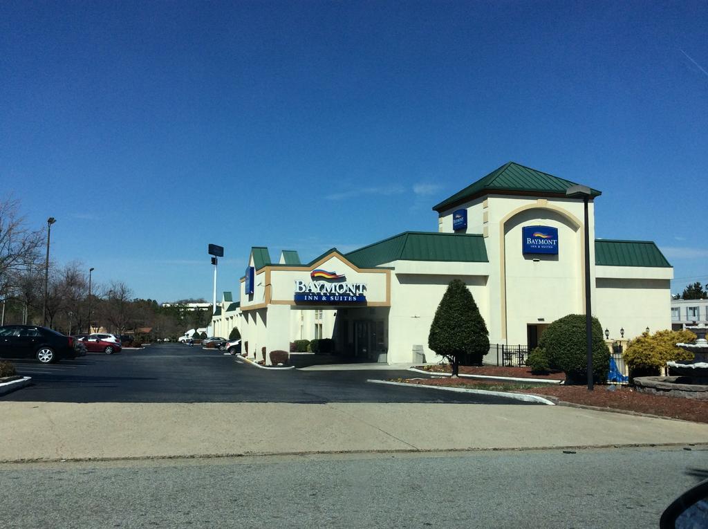 Baymont By Wyndham Greensboro/Coliseum Экстерьер фото