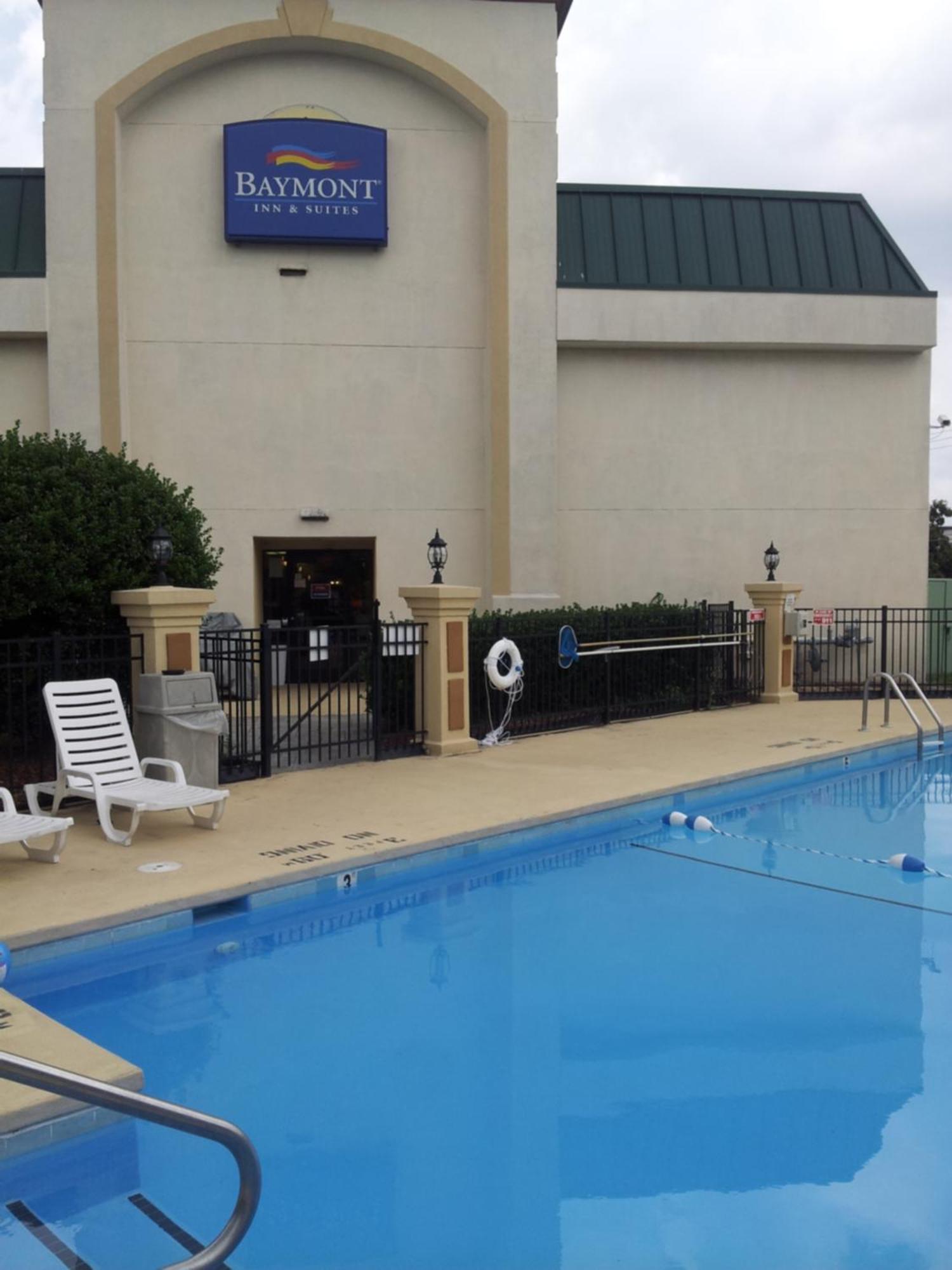Baymont By Wyndham Greensboro/Coliseum Экстерьер фото