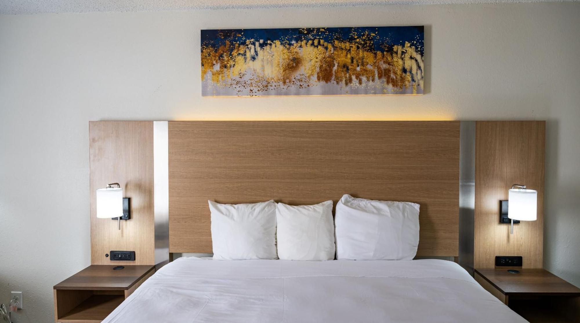 Baymont By Wyndham Greensboro/Coliseum Экстерьер фото