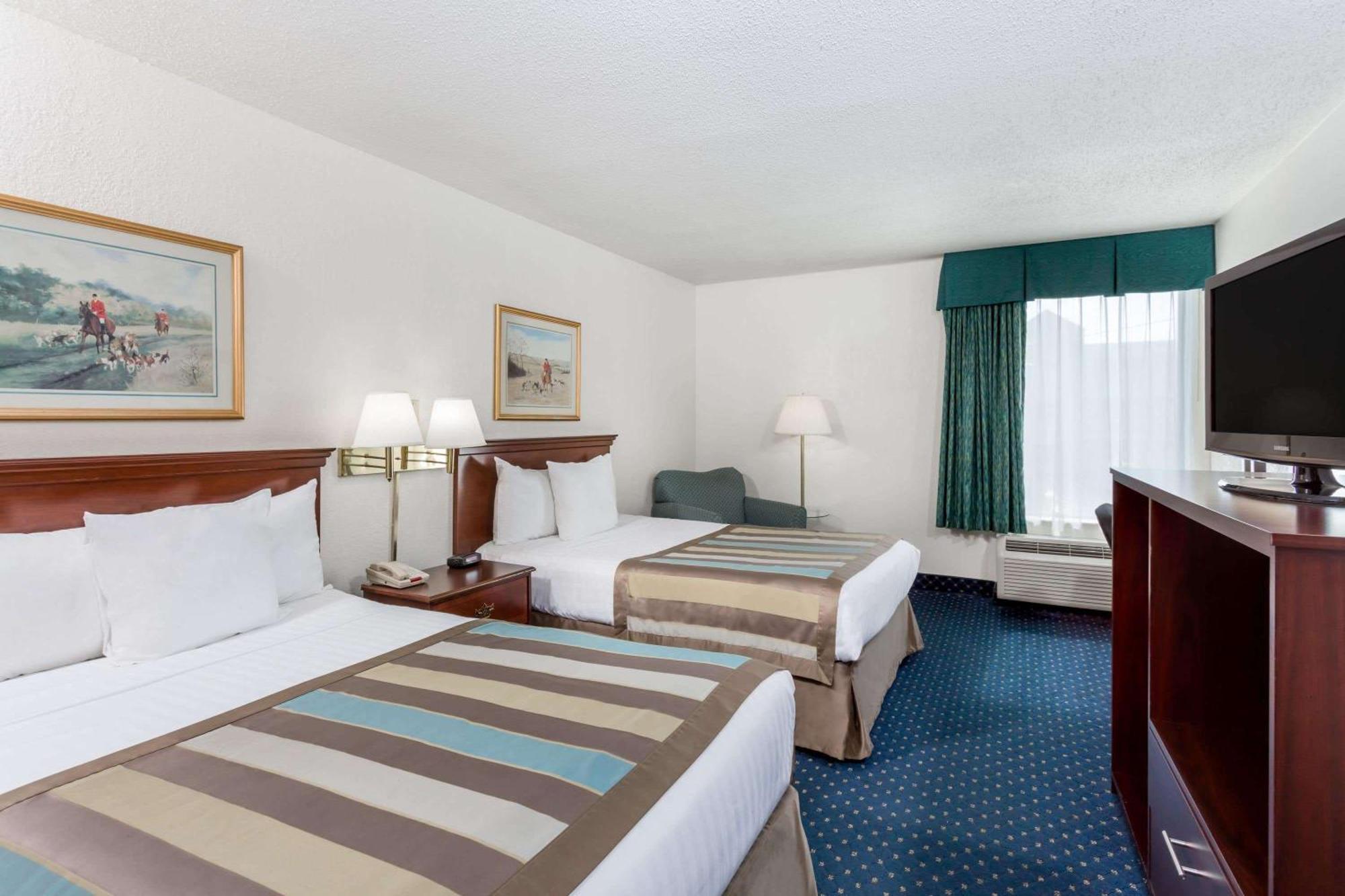 Baymont By Wyndham Greensboro/Coliseum Экстерьер фото
